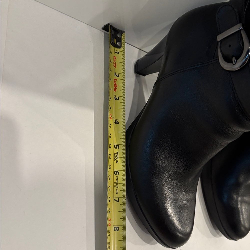Sleek Black Leather Heeled Boots - Picture 5 of 12